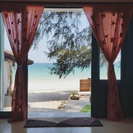 Maliblues Bed & Art Gallery, hotel u gradu Chumphon