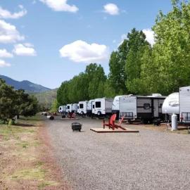 Grand Canyon RV Glamping, hotel en Williams