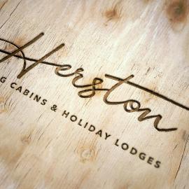 Oaks Log Cabins, Hotel in Swanage