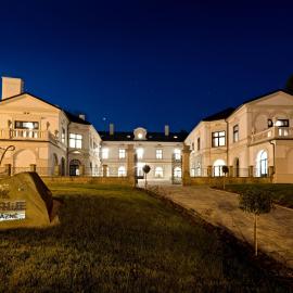 Zámek Wichterle - Hotel a pivní lázně, hotelli kohteessa Slavičín