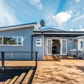 Pohutukawa Cottage, Waiheke Island, hotel in Surfdale