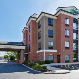Holiday Inn Express Hotel & Suites Cleveland-Richfield by IHG, hotel u gradu Brecksville