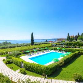 Residence Corte Ferrari -Ciao Vacanze-, hotel u Monigi