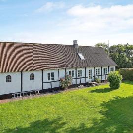 6 person holiday home in Aakirkeby, hotel in Åkirkeby