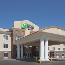 Holiday Inn Express & Suites Minot by IHG, hotel i Minot