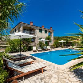 Komun Apartments, hôtel à Vela Luka