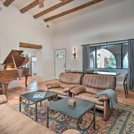 Walk to Santa Fe Plaza & Shops! Adobe Gem w/ Patio, מלון בסנטה פה