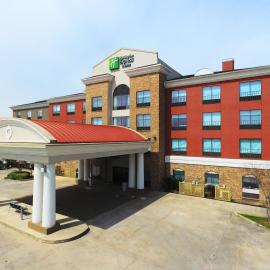 Holiday Inn Express Hotel & Suites Baton Rouge -Port Allen by IHG، فندق في بورت ألين