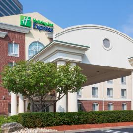 Holiday Inn Express Tower Center New Brunswick by IHG, hotel u gradu Ist Branzvik
