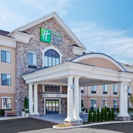 Holiday Inn Express Hotel & Suites Warminster-Horsham by IHG, hotel in Warminster