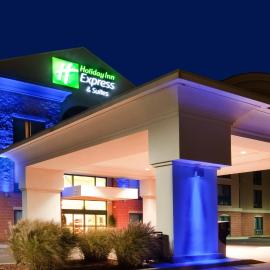 Holiday Inn Express Hotel & Suites Drums-Hazelton by IHG، فندق في Drums