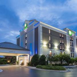 Holiday Inn Express & Suites Wilmington-University Center by IHG, hótel í Wilmington