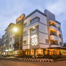 Hotel 88 Jember By WH - Strategic Location In The City Center, hotel em Jember