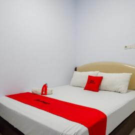 RedDoorz @ Hotel Bravo Pantai Kamali Bau Bau, hotel Baubauban