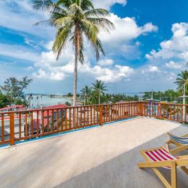 Le Grand Bleu Hotel, hotel din Wok Tum