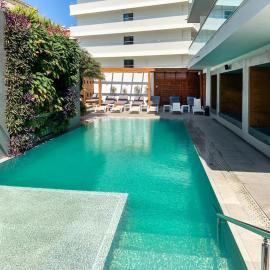 Manousos City Hotel، فندق في بلدة رودس