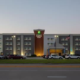 Holiday Inn Express Hotel & Suites Columbus by IHG、コロンバスのホテル