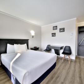 Motel Newstar Laval – hotel w mieście Laval