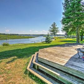 2 Mi to Boat Ramp! Family Cabin on Long Lake, Hotel in Lupton
