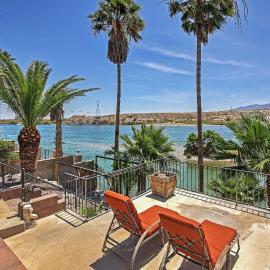 Restful Riverfront Retreat w/ Private Dock + Patio, hotel in Bullhead City