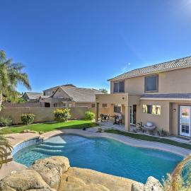 Inviting Surprise Home w/ Private Pool: Near Golf!, hotell sihtkohas Surprise
