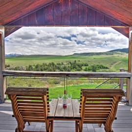 'Dreamswest' Ennis Studio w/ Deck & Stunning Views, Hotel in Cameron