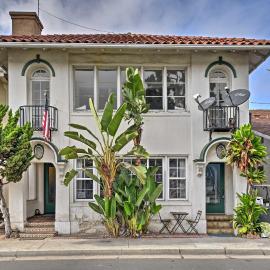 Steps to Avalon Bay: Sunny Catalina Island Home!, hotelli kohteessa Avalon
