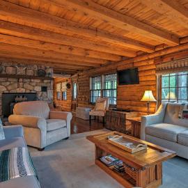 Family-Friendly Massanutten Log Home w/ Views!