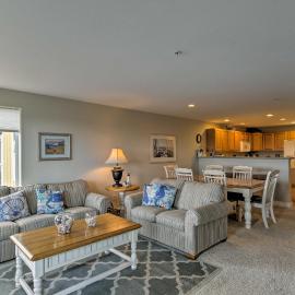 Westport Condo w/ Saltwater Pool: Steps to Beach!, hotel di Westport