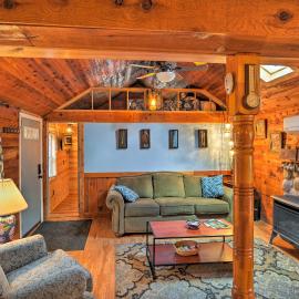 'Work, Play & Get Away Cabin' Near Higgins Lake!, hotell sihtkohas Roscommon