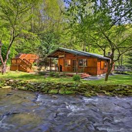 Fire Pit & Creekside Relaxation! Bryson City Cabin, hotel em Bryson City
