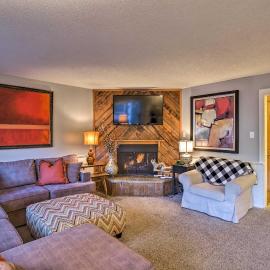 Walk to Slopes: Dtwn Breckenridge Condo on Main St