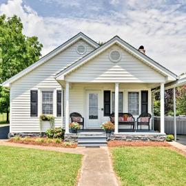 Peaceful Elkin Vacation Rental ~ 17 Mi to Mt Airy!, hotel i Dobson