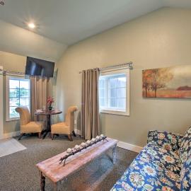 2 Mi to Branson Strip: Cozy Cottage w/ Fire Pit!