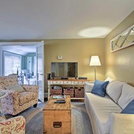 1/2 Mi to Beach: Lovely Guesthouse in Kennebunk!, ξενοδοχείο σε Kennebunk