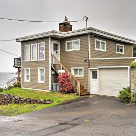 Exquisite Oceanside House w/ Pacific Views & Deck!