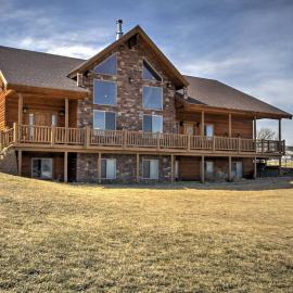 Viesnīca Rustic Bryce Canyon Home w/ Deck on Sevier River! pilsētā Hača