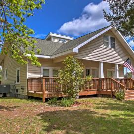 Secluded & Quiet Coastal Home: 1 Mile to Boat Ramp, hotel a Sealevel