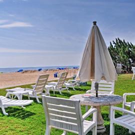 Colorful Virginia Beach Studio - Steps to Beach!, hotel a Virginia Beach
