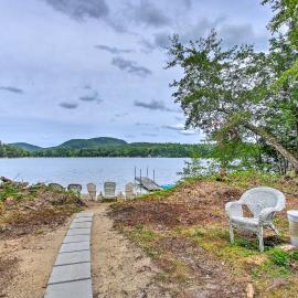 Hartford Cottage w/ Private Beach on Bear Pond!, Hotel in Hartford