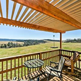 180-Acre Farm: 'The Lodge' in Klingerstown!, hotel em Klingerstown
