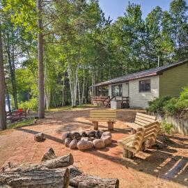 Lakefront Cabin w/ Private Dock & Beach!, hotel en Manistique