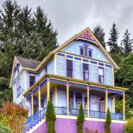 'Astoria Painted Lady' Historic Apt w/ River View!