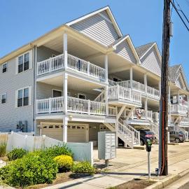 Condo w/ Deck: Walk to Beach & Convention Center!