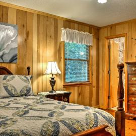 Secluded 'Lavinder Laurel Leaf Cottage' Near Creek