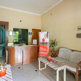RedDoorz Syariah @ Sakinah Guesthouse, hotel in Sragen