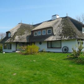Teewelkenhüs Wiesenappartement, hotel em Archsum