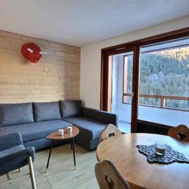 APPARTEMENT AVCE ACCES PISCINE-WIFI-SAINT JEAN D'AULPS STATION-4 PERSONNES-DAILLE S18, hotel in Saint-Jean-d'Aulps