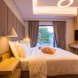 Adryades Luxury Apartments: Maçova şehrinde bir otel