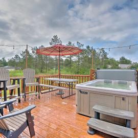 Deck, Hot Tub, Fire Pit: Rustic Cabin in Benezette, hotel i Benezette